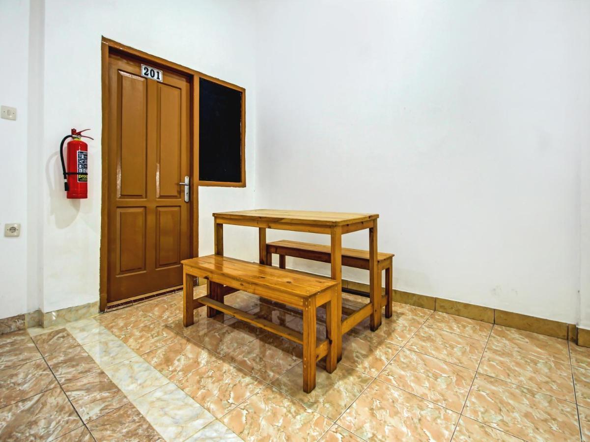Super Oyo 90224 Palembang Residence Exterior foto